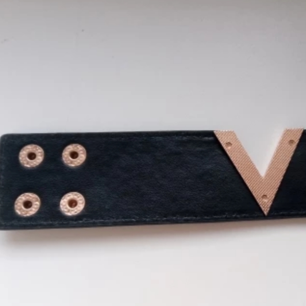 Fashion  "V" Cuff/Bracelet - Picture 4 of 5